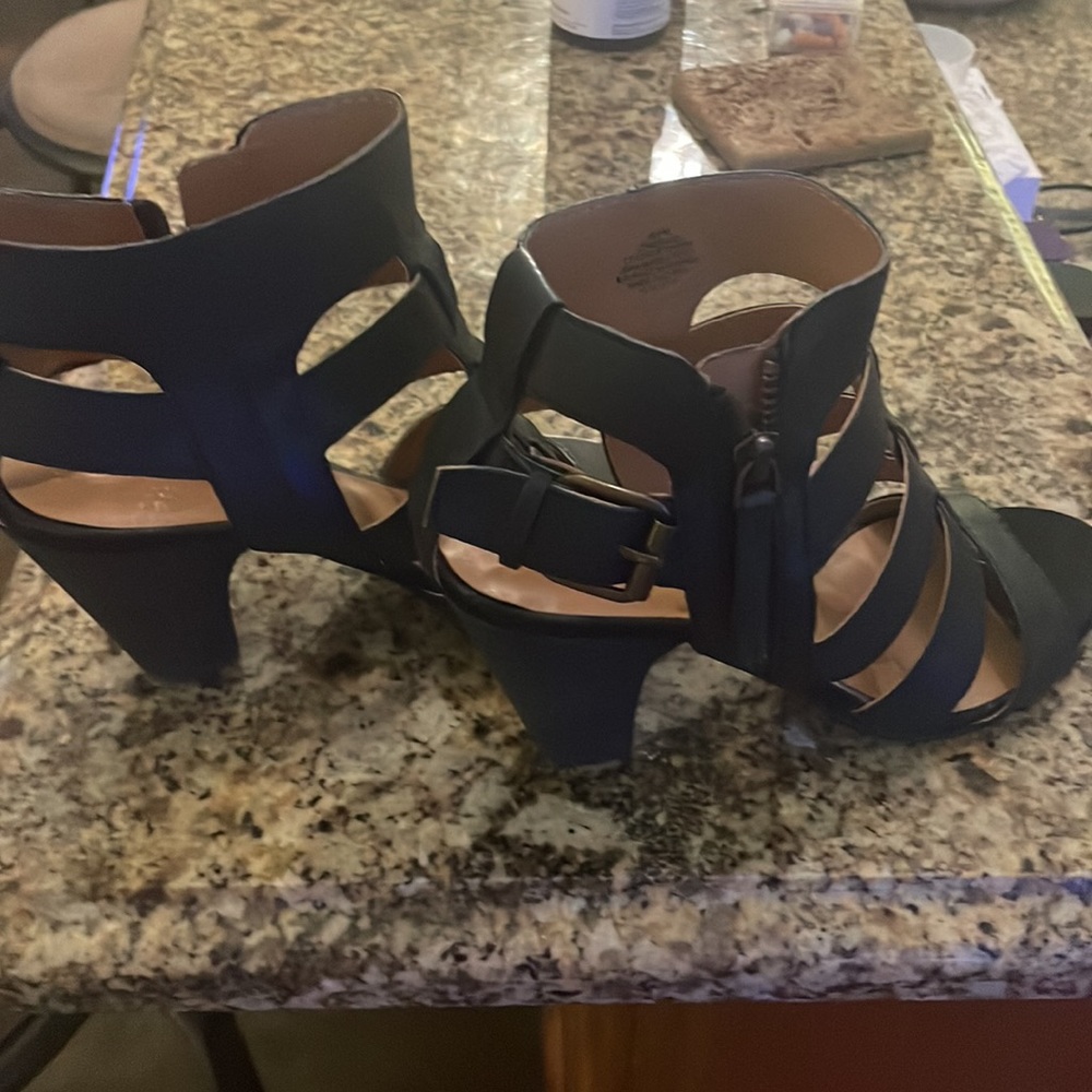 Nine West like new sandals with heel